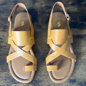 Franco Sarto Gia Strappy Leather Sandal in Tan Leather. Size 8.